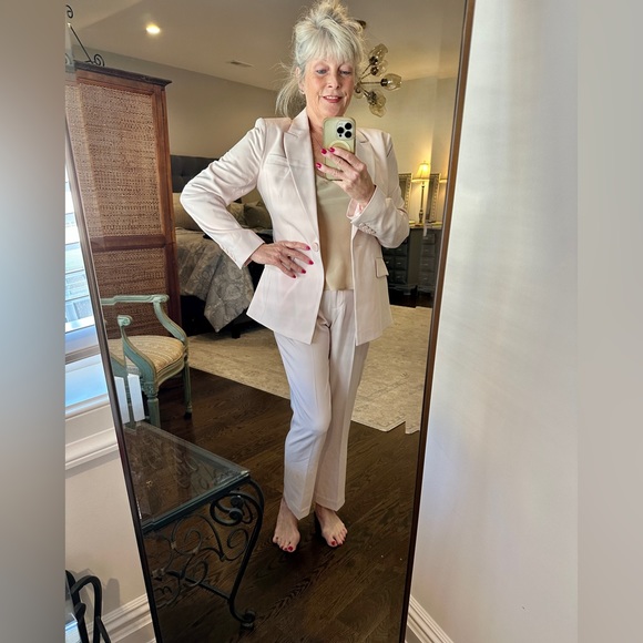 NWT Ellie Tahari Pale Pink Suit - Picture 4 of 15